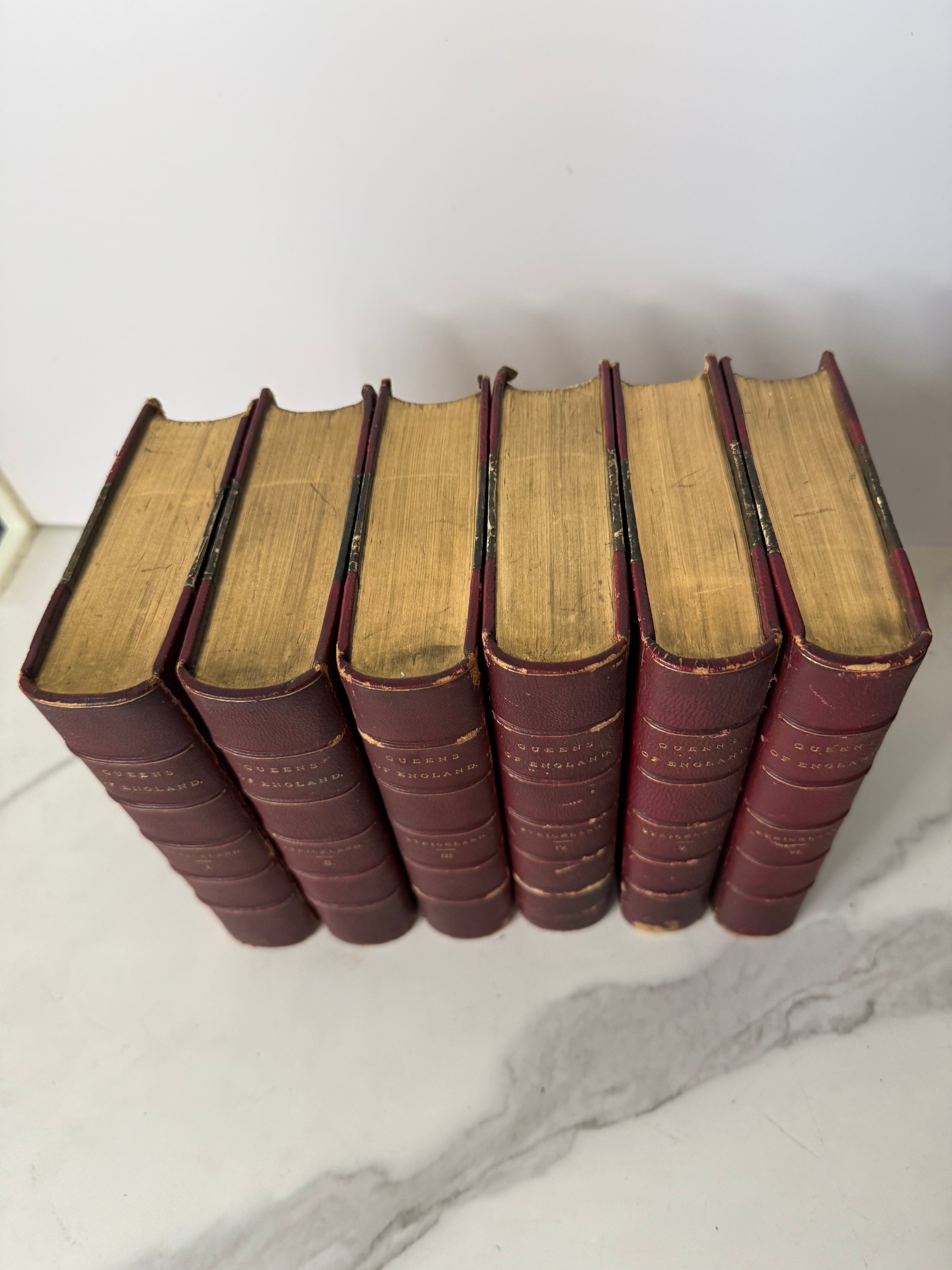 Lives of the Queens of England by Agnes Strickland